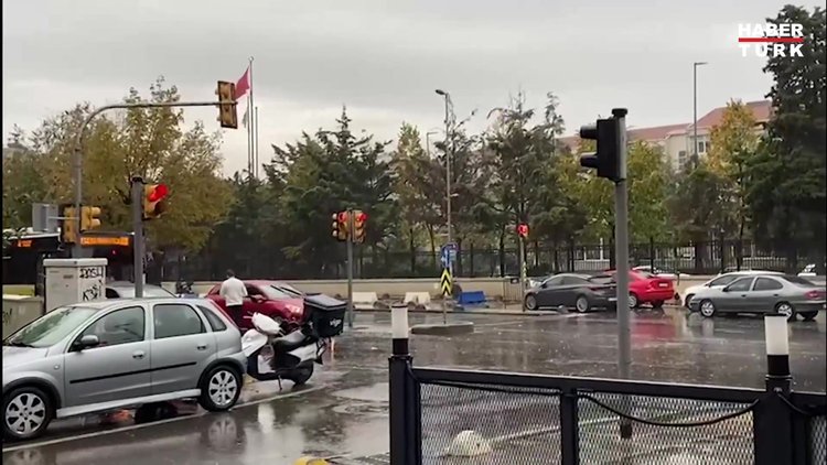 İstanbul'da sağanak yağış etkili oluyor