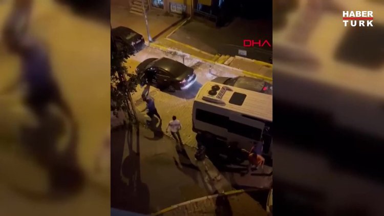 Eyüpsultan'da servisten inen 7 kişi, tartıştıkları sürücüye saldırdı