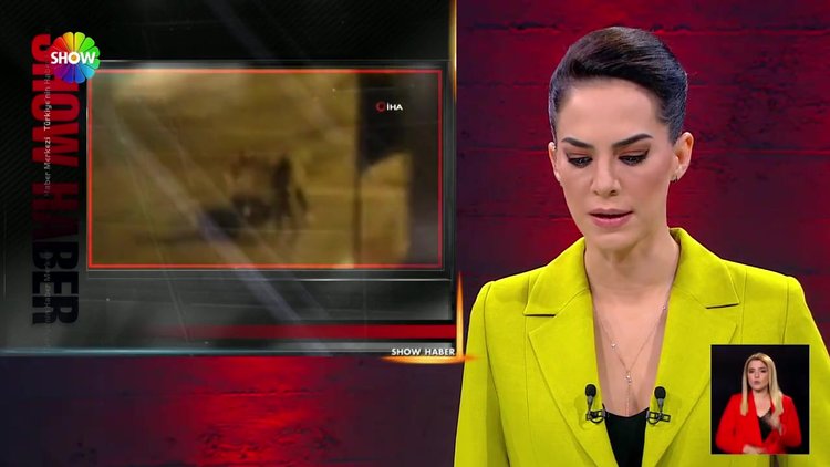 Çarpıştığı sürücüye kaskıyla saldırdı