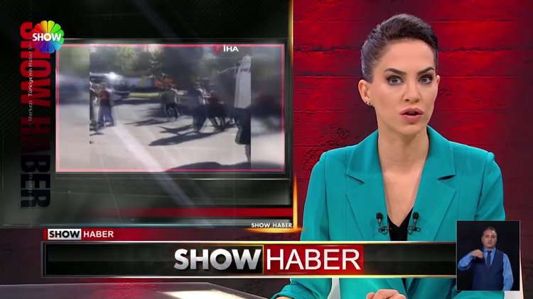 Galeri önündeki satılık otomobile çarptı!