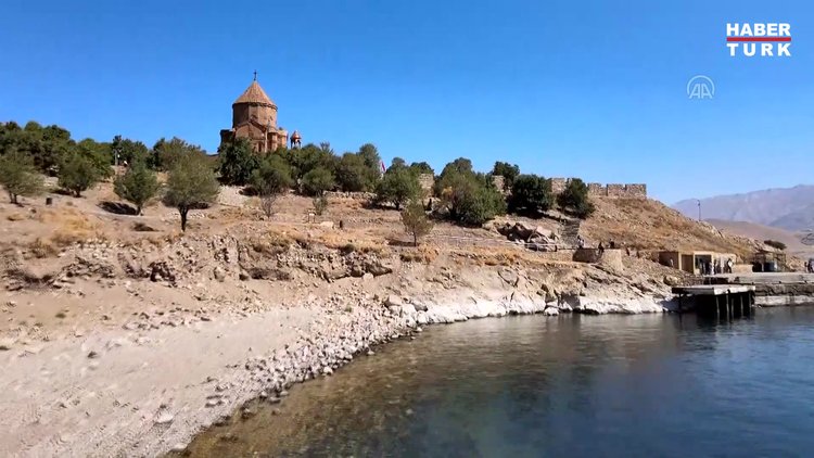 Dalış eğitimiyle Van Gölü'nün "mavi dünyasını" keşfediyorlar