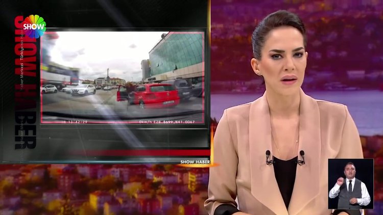 Sinirinden kaputu yumrukladı