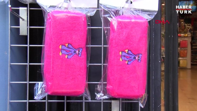 Okullarda peluş oyun karakteri Huggy Wuggy dehşeti