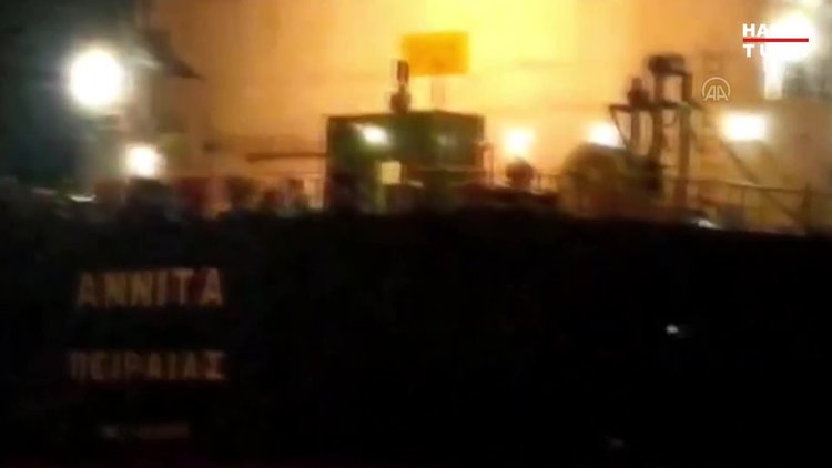 İstanbul Boğazı'nda gemi trafiği, arızalanan gemi dolayısıyla askıya alındı