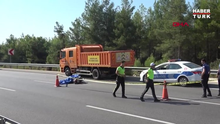 Motosikletiyle kamyona çarpan genç kız hayatını kaybetti