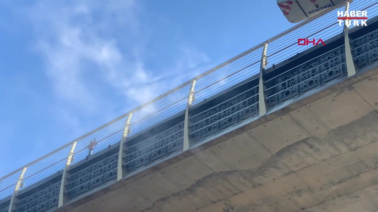 Haliç metro köprüsü üzerinde kablolar yandı