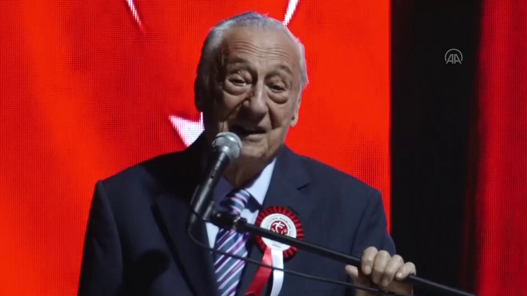 Sunucu ve gazeteci Halit Kıvanç 97 yaşında hayatını kaybetti