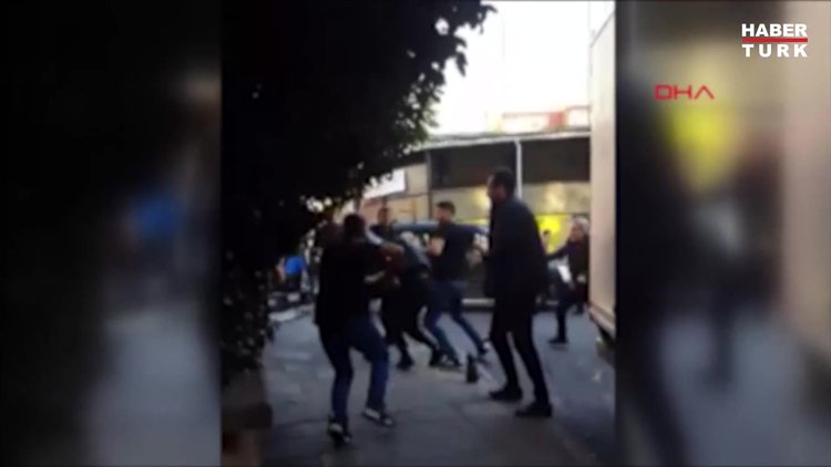 Kağıthane'de kavgayı ayırmak isteyen zabıta memurları darbedildi