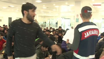 Afganistanlı düzensiz göçmenler İstanbul Havalimanı'ndan ülkesine gönderildi