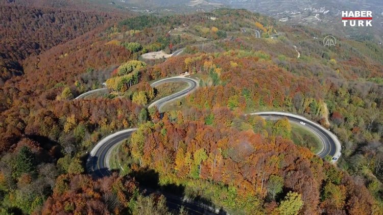 Domaniç Dağları'nda sonbahar, virajlı ve eğimli yolların zorluğunu unutturuyor