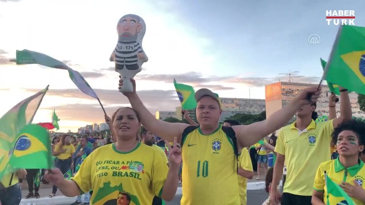 Bolsonaro'nun destekçileri gözyaşlarına hakim olamadı