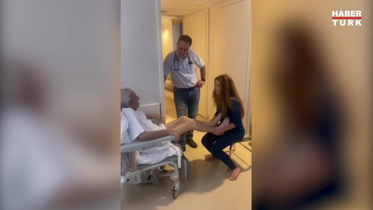 Shakira'dan duygulandıran paylaşım: Babasının ayaklarını öptü