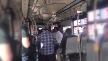 İETT otobüs şoförüne çekiçli saldırı kamerada