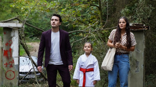 Selma bütün çıkar yolların tükendiği bir anda ona kalan mirası alabilmek için Van’dan İstanbul’a gelir.