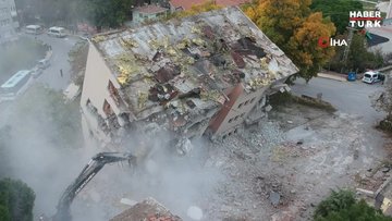 Sinop’ta yıkım esnasında bina yan yattı
