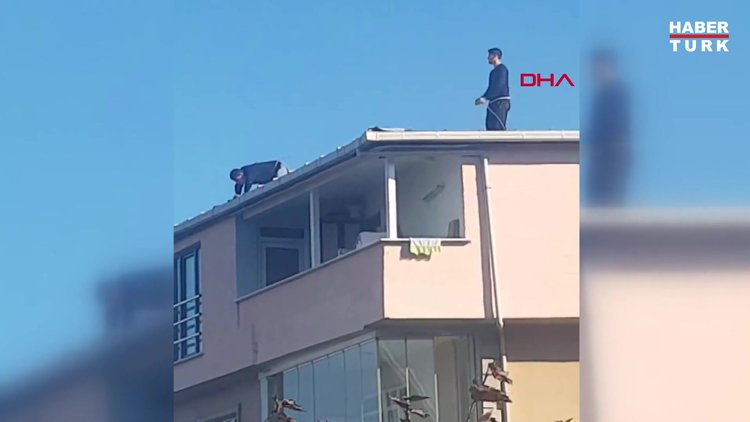 Sultangazi'de çatıda ipli tamir