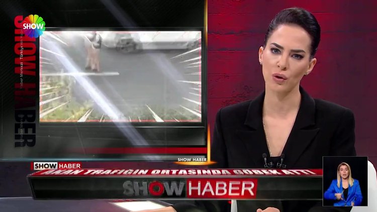 Akan trafiğin ortasında göbek attı