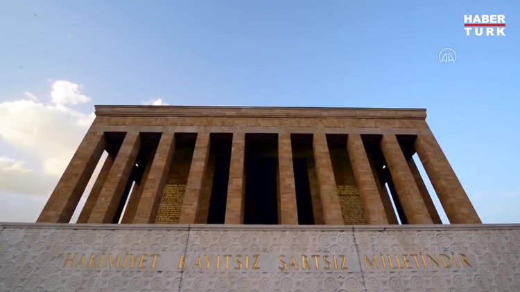 MSB'den, Anıtkabir'in yorulmaz koruyucuları "saygı nöbetçileri" paylaşımı