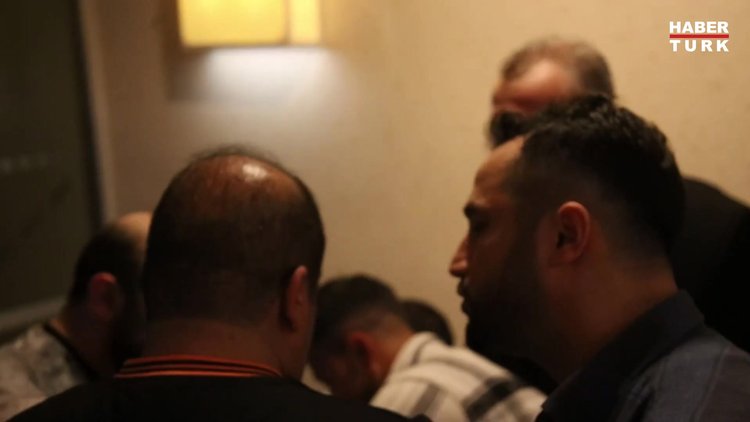 Serdar Ortaç dağıttı! Mekandan tekerlekli sandalye ile ayrıldı