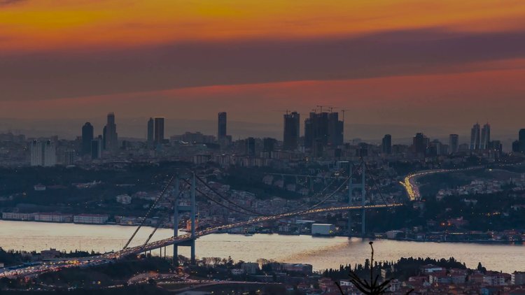 Beşiktaş Meydanı'nda komedinin başlama vuruşu yapıldı