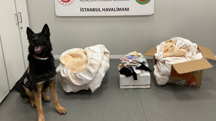 İstanbul Havalimanı'nda bebek kıyafetlerine emdirilmiş 14 kilo 900 gram uyuşturucu ele geçirildi