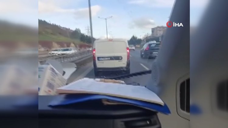 Ambulansa yol vermeyen duyarsız sürücü kamerada