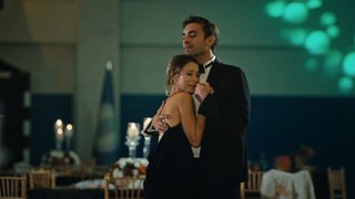 Barış, Gizem'e kanser olduğunu söylüyor.