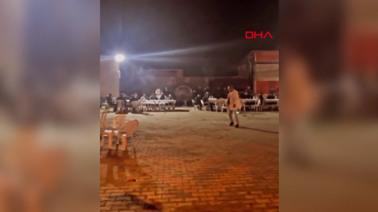 Düğünde çifte tabanca ve tüfeklerle havaya ateş açtılar