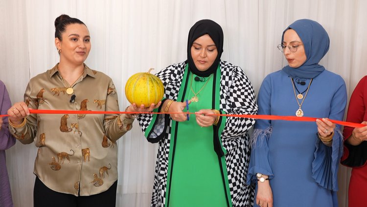 Buket gelin kurdele kesme töreni düzenliyor!