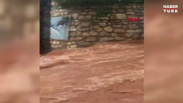 Antalya Kaş'ta şiddetli yağış sele yol açtı