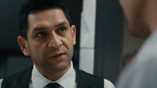 Aras, ameliyatlara ara vermek zorundadır ama cerrahlığa ara vermeyi kabul etmez.