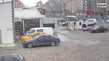 Alibeyköy'de İETT otobüsü ile tramvay çarpıştığı kaza kamerada