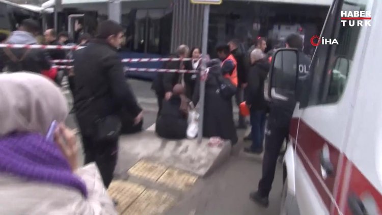 Alibeyköy'de tramvay ile otobüs çarpıştı