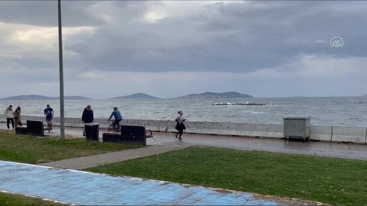 İstanbulda beklenen lodos etkili olmaya başladı