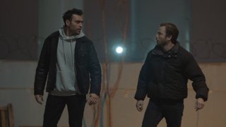 İlhan'ın elinden kurtulan Ahmet, düşerek ölür.