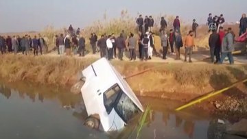Şanlıurfada sulama kanalına düşen minibüsteki 8 kaçak göçmen hayatını kaybetti