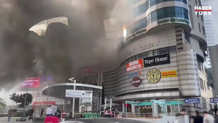 Beşiktaş Levent´te bulunan AVM´de yangın çıktı!