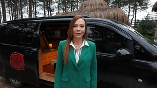 Hilal Hanım ve İlknur Hanım, evi terk eden gelinleri Gamze’den yanında götürdüğü altınları geri istemek için programa başvuracaklar. ...