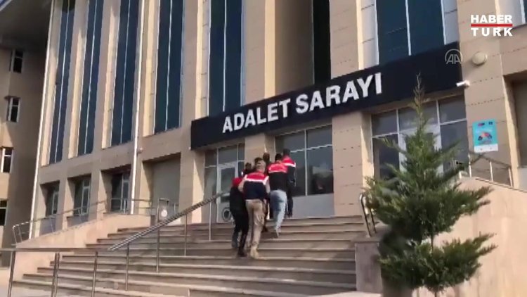 Vanda düzensiz göçmenleri alıkoyarak ailelerinden fidye isteyen 4 şüpheli tutuklandı