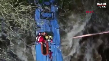 İspanya’da yolcu otobüsü nehre uçtu