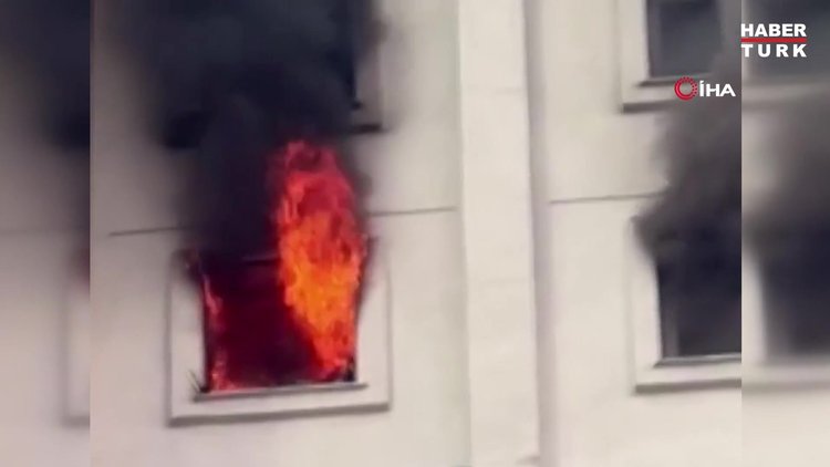 Esenyurt'ta 20 katlı binada yangın