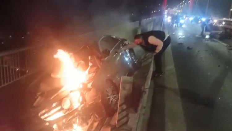 FSM Köprüsü'nde zincirleme kaza: Yaralılar var