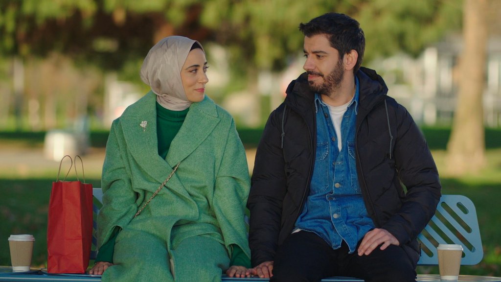 Umut'un Nursema'ya yılbaşı hediyesi... - ShowTürk TV