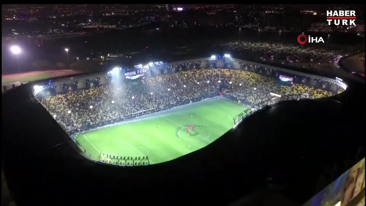 Cristiano Ronaldo, görkemli törenle Al Nassr'a imza attı