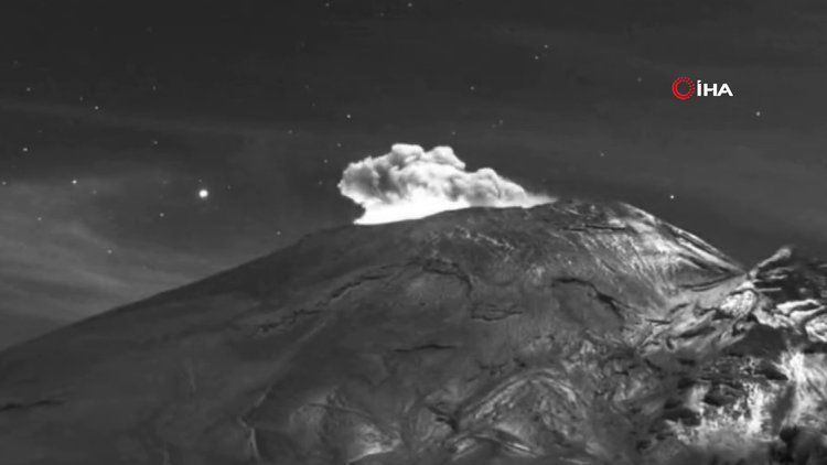Popocatepetl Yanardağı'nda son 24 saatte 5 patlama
