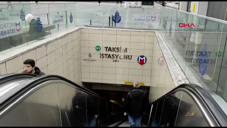 Taksim metrosunda raylara düşen yolcu nedeniyle seferler durdu
