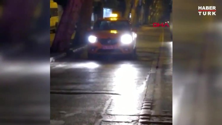 Fatih'te 3 yolcunun darbettiği taksici öldü