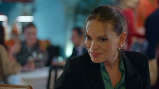 Amy, Ivan'ı tehdit eder.