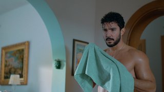 Korkut Ali, Canan'ı karşısında görünce şaşırır.