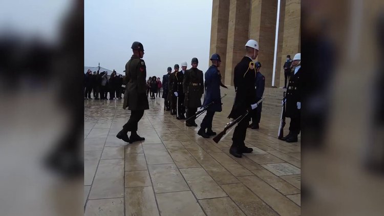 Herkes hayranlıkla izliyor: Anıtkabir'de nöbet değişimi
